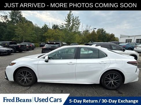 Used 2024 Toyota Camry SE w/ Cold Weather Package FWD image 4