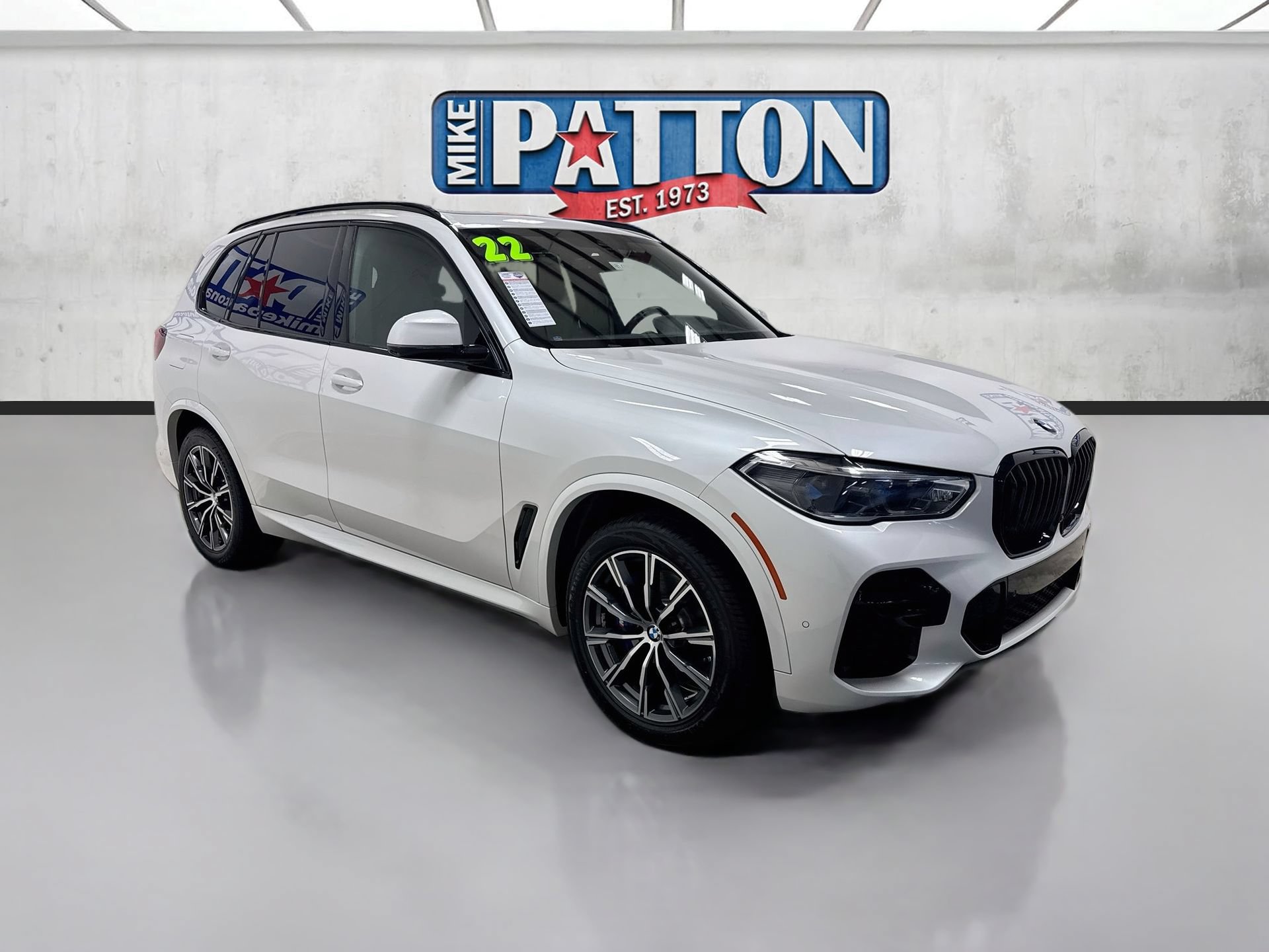 Used 2022 BMW X5 xDrive40i w/ M Sport Package AWD/4WD image 1