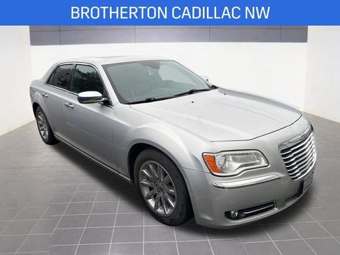 Used 2012 Chrysler 300 C image 2