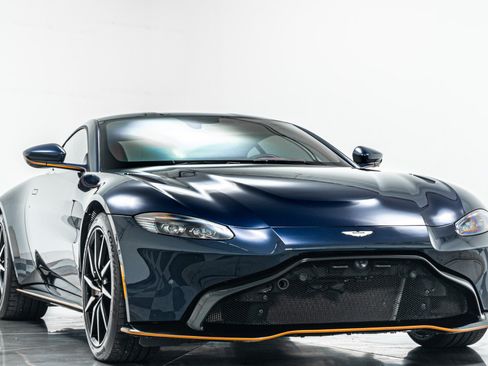 Used 2020 Aston Martin V8 Vantage Coupe RWD image 3