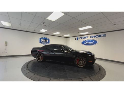 Used 2021 Dodge Challenger SRT Hellcat w/ Plus Package image 3