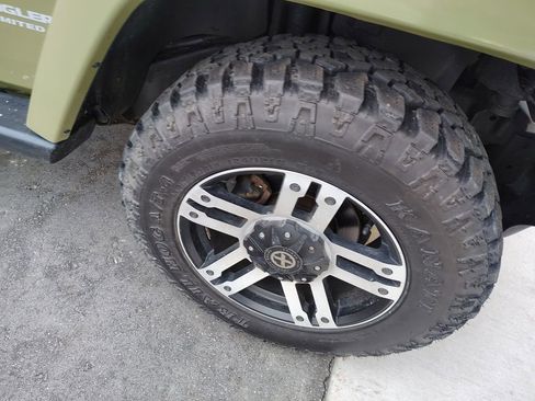 Used 2013 Jeep Wrangler Unlimited Sahara w/ Dual Top Group AWD/4WD image 5