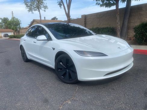 Used 2024 Tesla Model 3 Standard Range RWD image 2