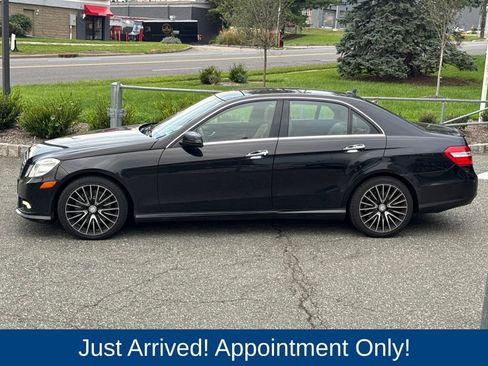Used 2011 Mercedes-Benz E 550 4MATIC Sedan image 4