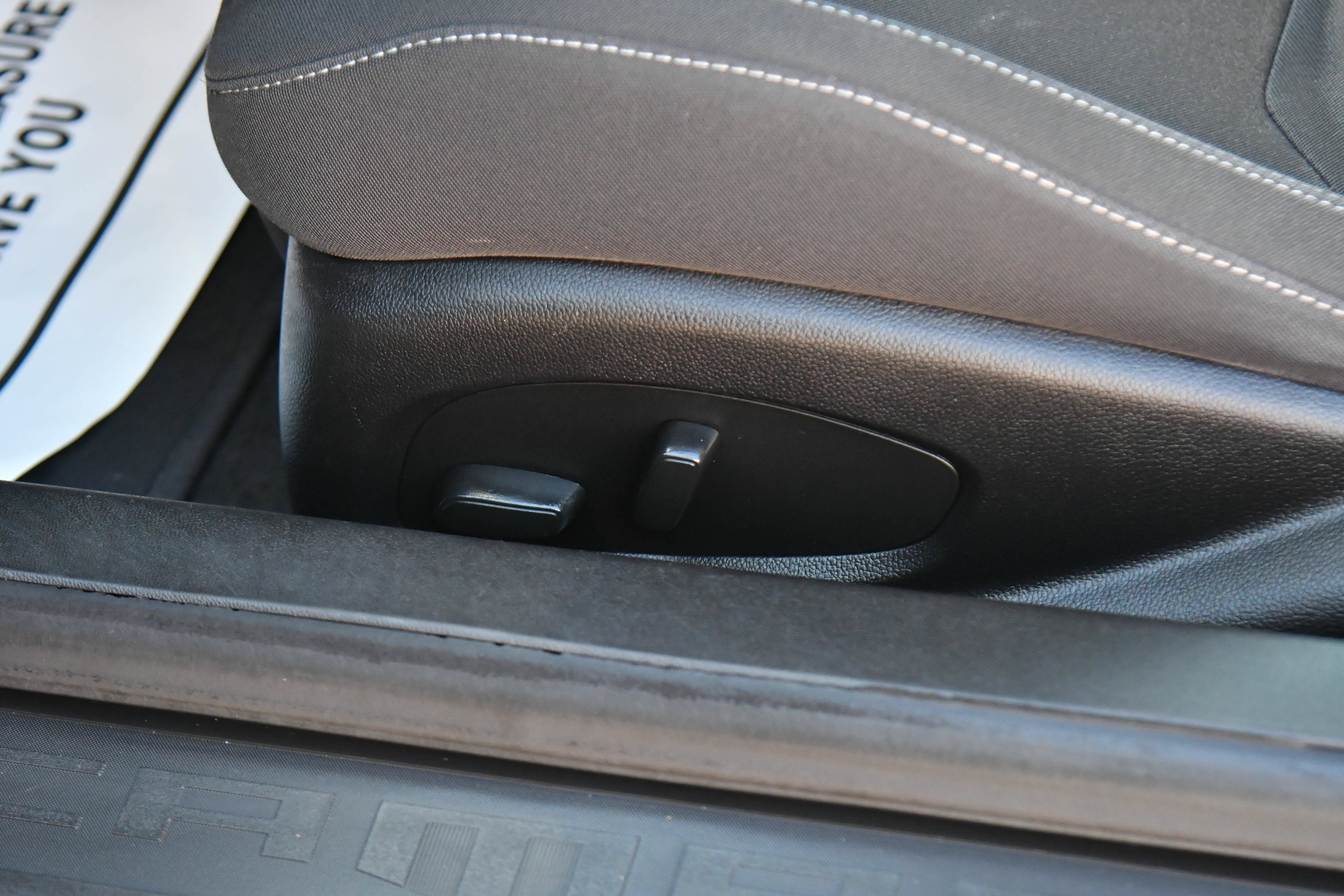 Used 2023 Chevrolet Camaro LT RWD image 16