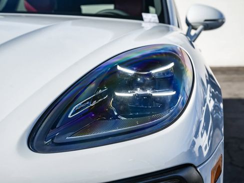 Used 2023 Porsche Macan image 8