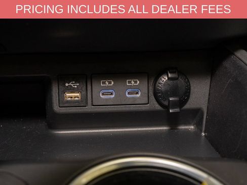 Used 2022 Toyota Highlander XLE AWD/4WD image 18