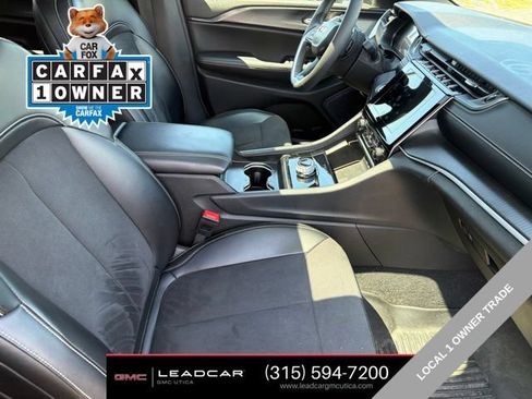 Used 2024 Jeep Grand Cherokee Altitude AWD/4WD image 11