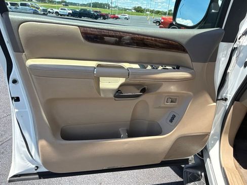 Used 2014 Nissan Armada Platinum w/ 2nd Row Captain Seat Package RWD image 7