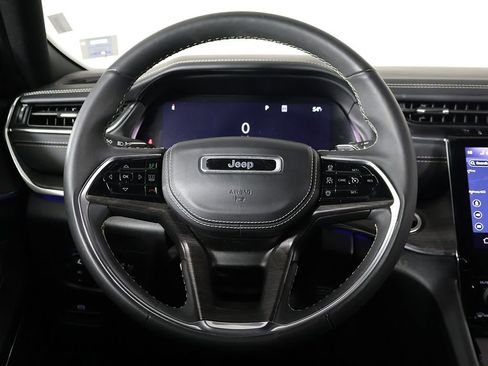 Used 2023 Jeep Grand Cherokee Overland AWD/4WD image 40
