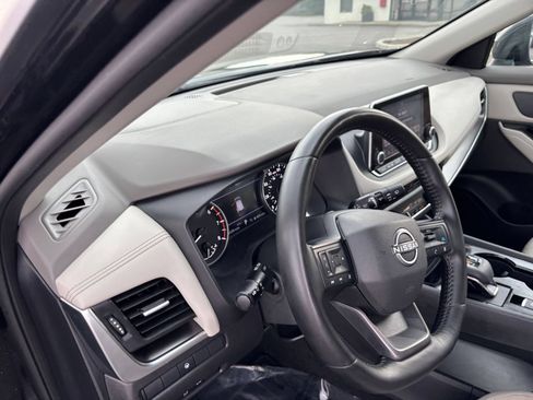Used 2025 Nissan Rogue SV AWD/4WD image 37