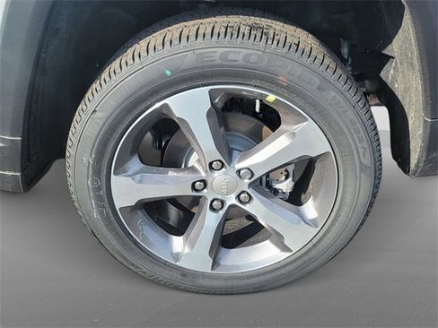 New 2026 Jeep Grand Cherokee Limited image 9