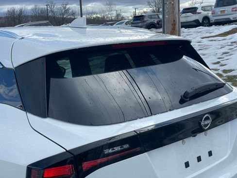 Certified 2025 Nissan Kicks SR image 30