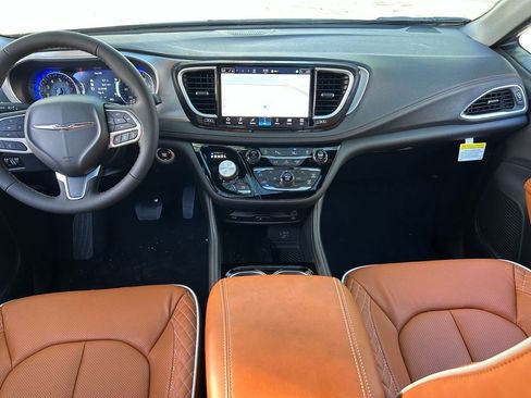 New 2026 Chrysler Pacifica Pinnacle image 11