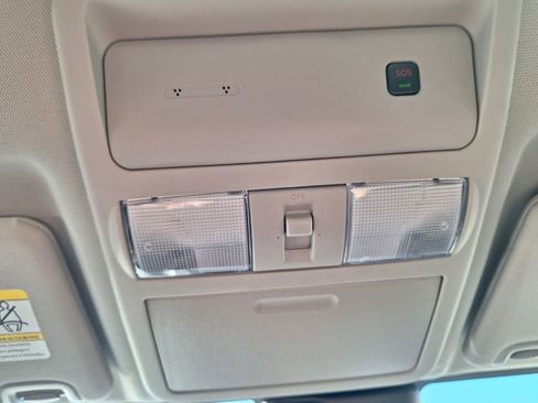 Used 2025 Nissan Frontier SV image 19