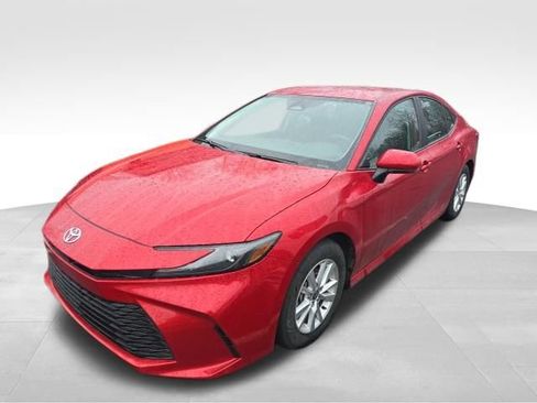 Used 2025 Toyota Camry LE image 2