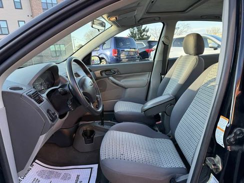 Used 2005 Ford Focus SES FWD image 9