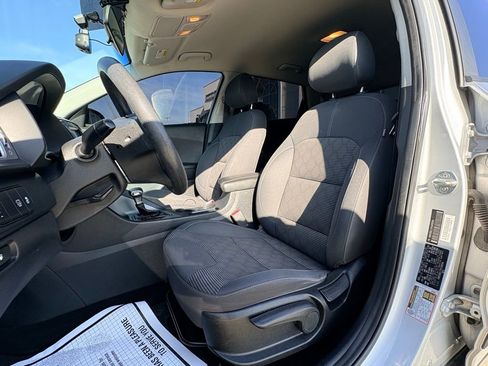 Used 2019 Kia Niro LX image 13