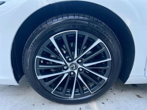 Certified 2025 Lexus ES 350 w/ Premium Package image 9