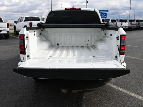 Used 2022 Nissan Frontier SV w/ Technology Package image 11