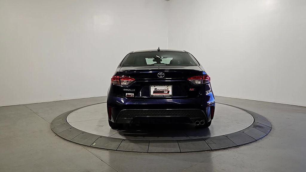Used 2021 Toyota Corolla SE w/ SE Premium Package FWD image 4