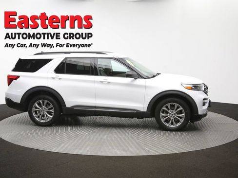 Used 2022 Ford Explorer XLT w/ Equipment Group 202A AWD/4WD image 49