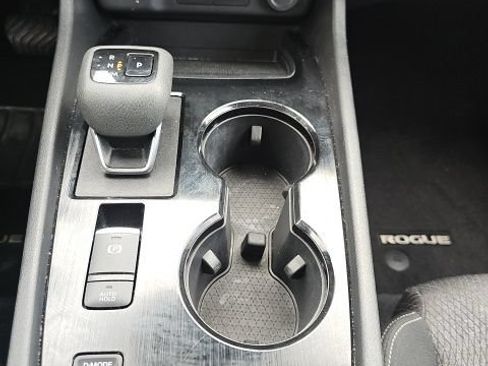 Used 2025 Nissan Rogue SV FWD image 39