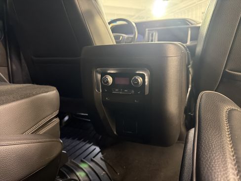 Used 2022 GMC Yukon XL Denali AWD/4WD image 13