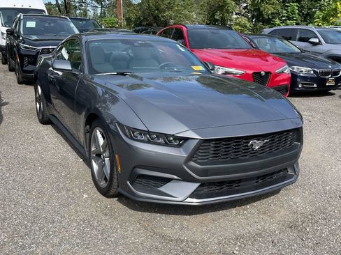 Used 2025 Ford Mustang Coupe RWD image 4