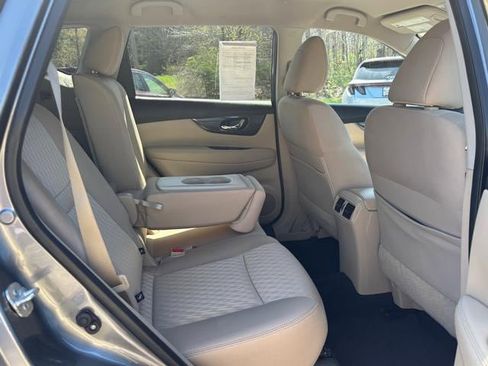 Used 2017 Nissan Rogue S w/ S Appearance Package FWD image 13