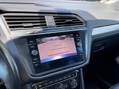 Used 2019 Volkswagen Tiguan SE image 11