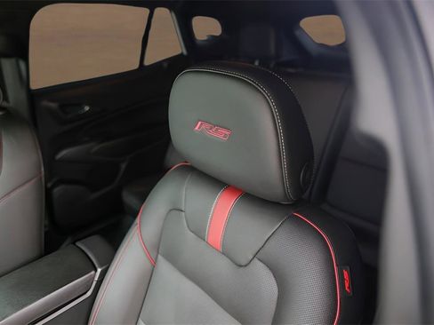 Used 2025 Chevrolet Trax RS w/ Sunroof Package image 8