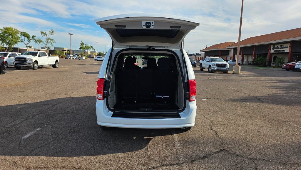 Used 2019 Dodge Grand Caravan SE FWD image 12