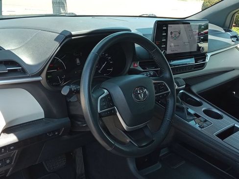 Used 2021 Toyota Sienna XLE AWD/4WD image 15
