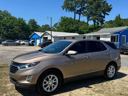 Used 2019 Chevrolet Equinox LT w/ Driver Convenience Package FWD image 5