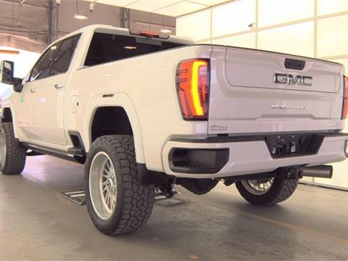 Used 2024 GMC Sierra 2500 Denali Ultimate image 4