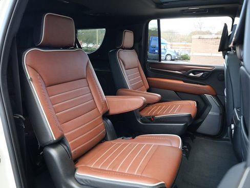 Used 2023 GMC Yukon XL Denali Ultimate image 18