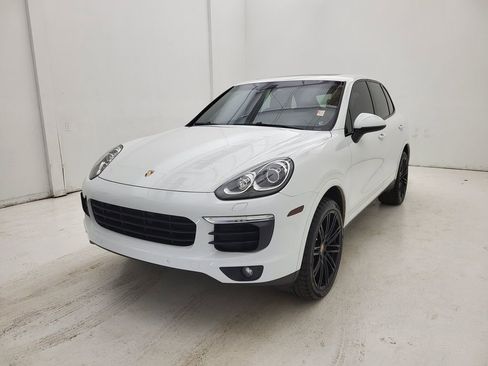 Used 2018 Porsche Cayenne Platinum Edition image 29