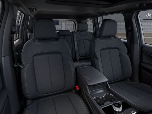 Certified 2025 Jeep Grand Cherokee Laredo X RWD image 20