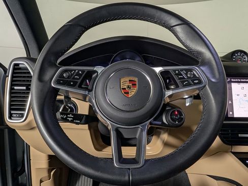 Certified 2023 Porsche Cayenne Platinum Edition image 34
