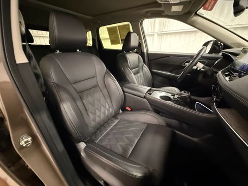 Used 2024 Nissan Rogue Platinum FWD image 26