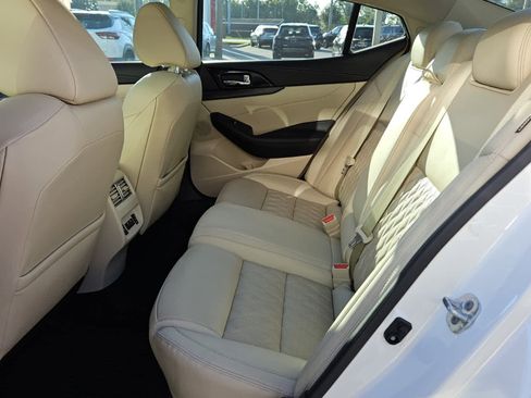 Used 2023 Nissan Maxima Platinum w/ Sport Mat Group FWD image 4