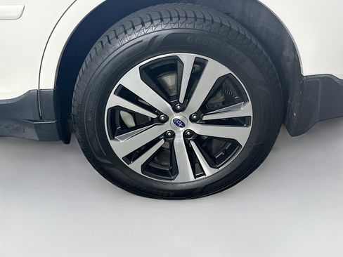 Used 2018 Subaru Outback 3.6R Limited AWD/4WD image 11