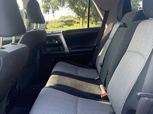 Used 2016 Toyota 4Runner SR5 AWD/4WD image 9