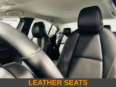 Used 2025 MAZDA MAZDA3 s FWD image 3