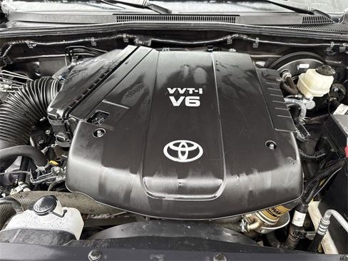 Used 2014 Toyota Tacoma PreRunner w/ SR5 Package image 32