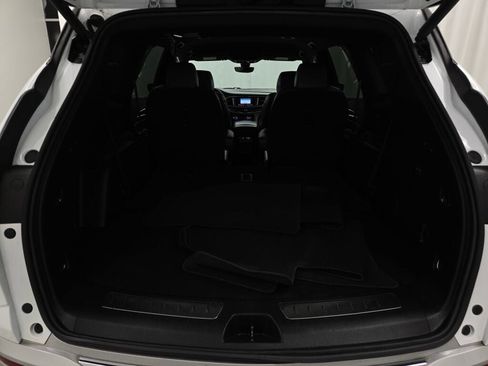 Used 2024 Buick Enclave Premium image 18