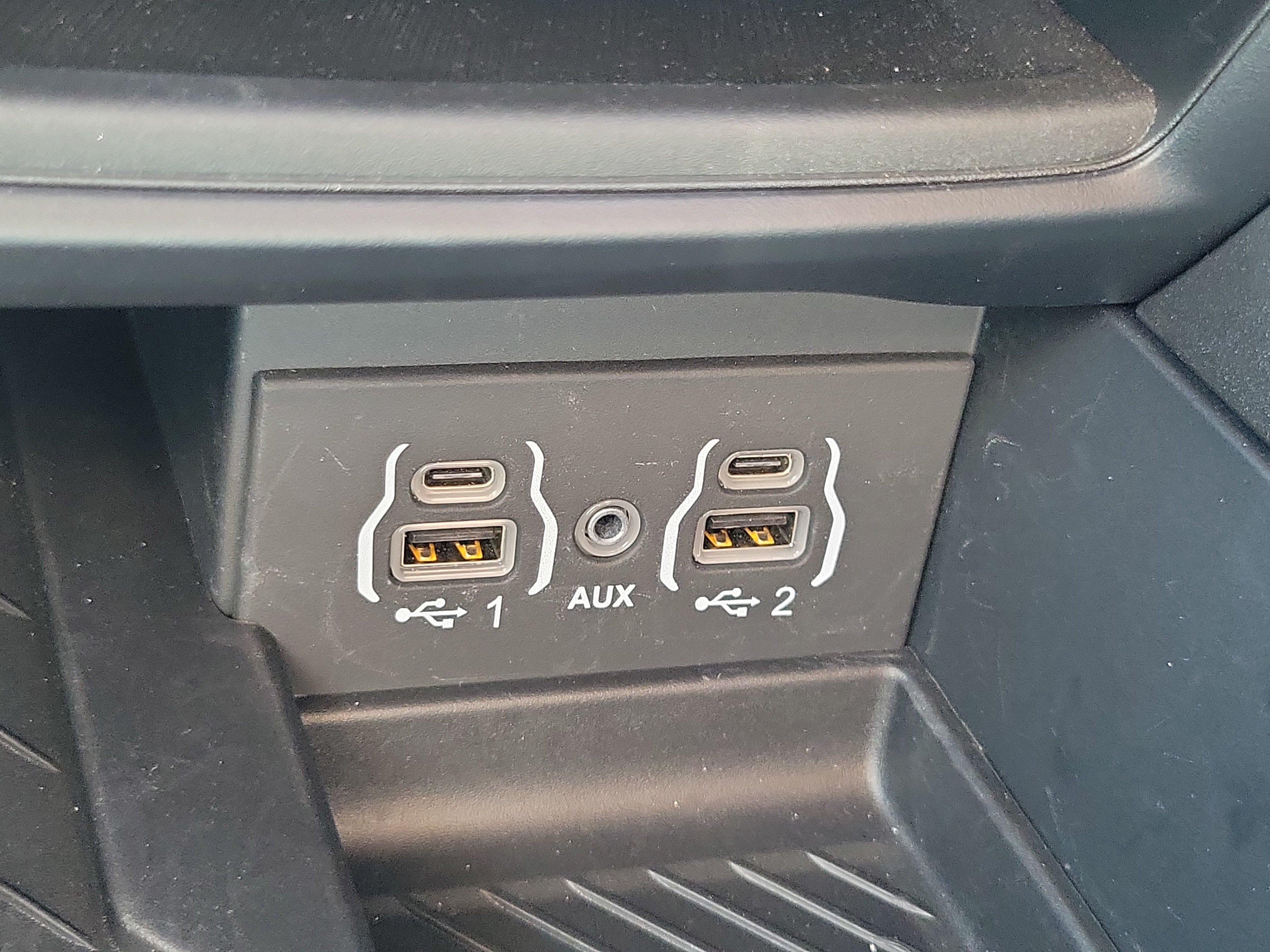 Used 2025 Chrysler Pacifica Limited FWD image 24