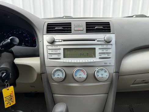 Used 2011 Toyota Camry LE image 14