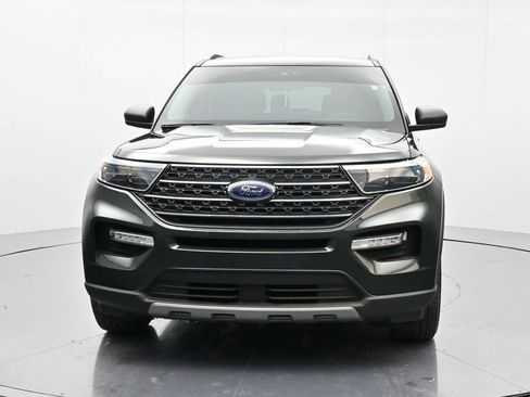 Used 2022 Ford Explorer XLT w/ Equipment Group 202A image 2
